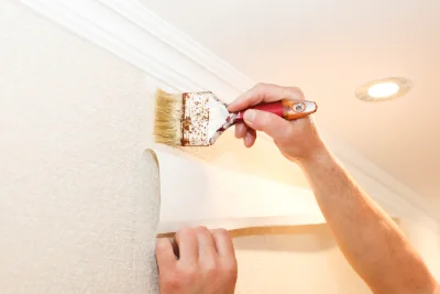 Pose de papier peint à la Pellerine — revêtements muraux et toiles de verre